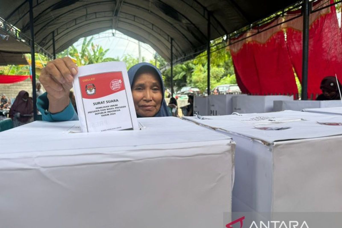 KPU Parimo libatkan warga simulasi pungut hitung suara di TPS