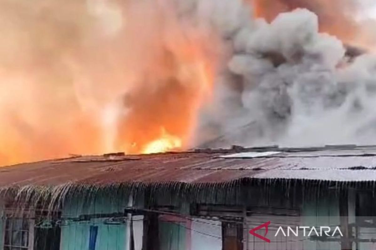 Hujan deras, 40 bangunan justru terbakar di Samarinda Ulu