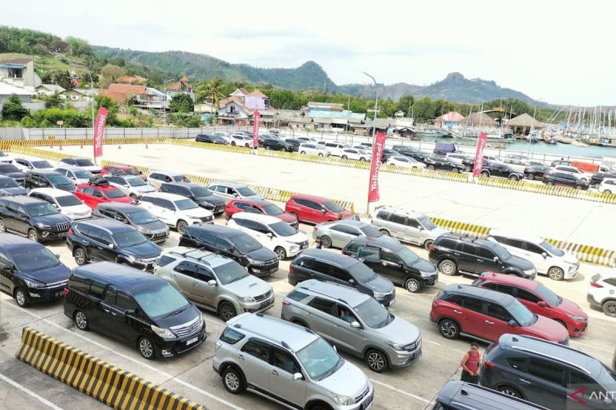Trafik kendaraan di Pelabuhan Bakauheni mulai meningkat pada H-4 Natal