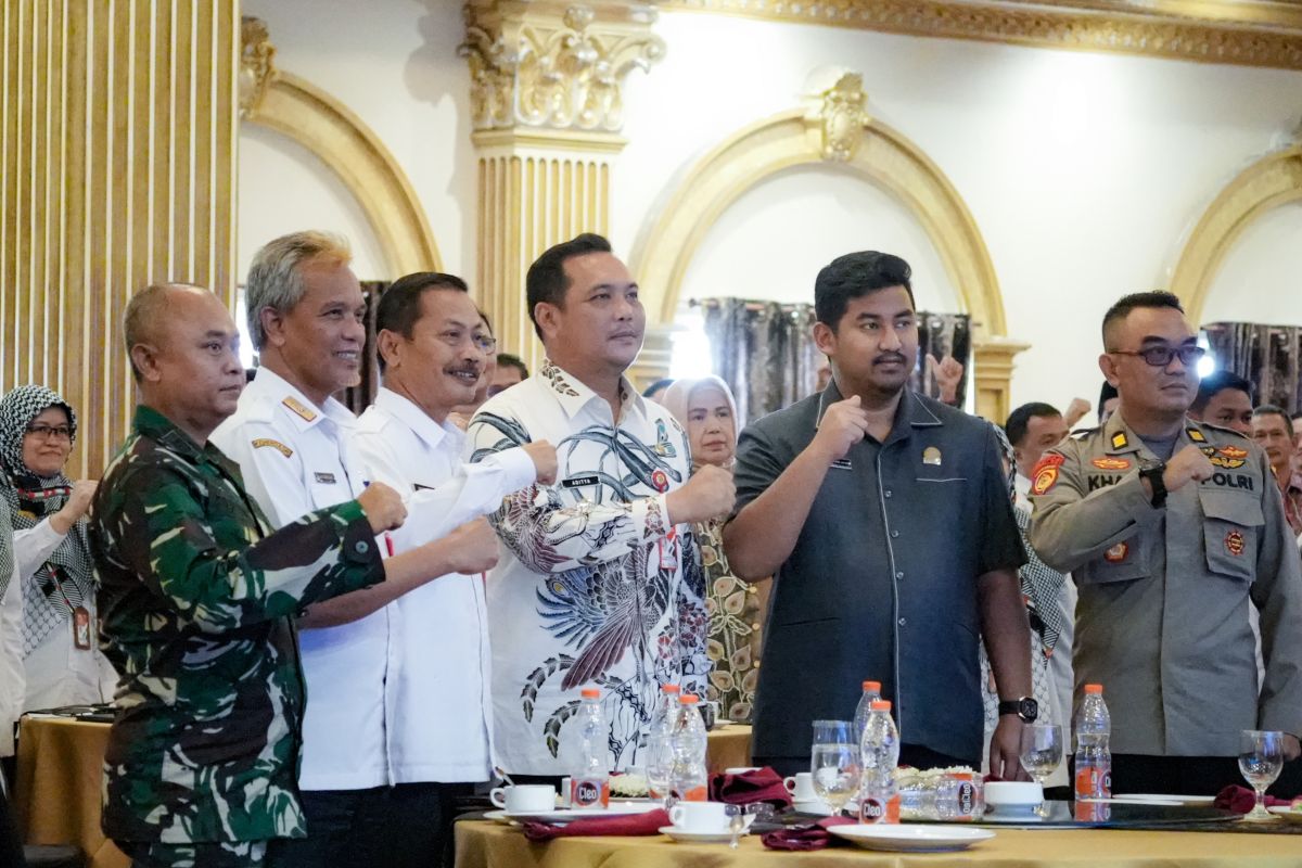 Foto - Ketua DPRD Banjarbaru hadiri audiensi wali kota bersama masyarakat