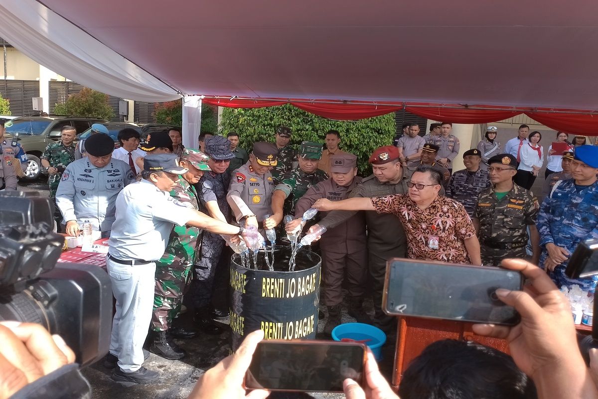 Polda Sulut musnahkan barang bukti narkotika dan minuman keras