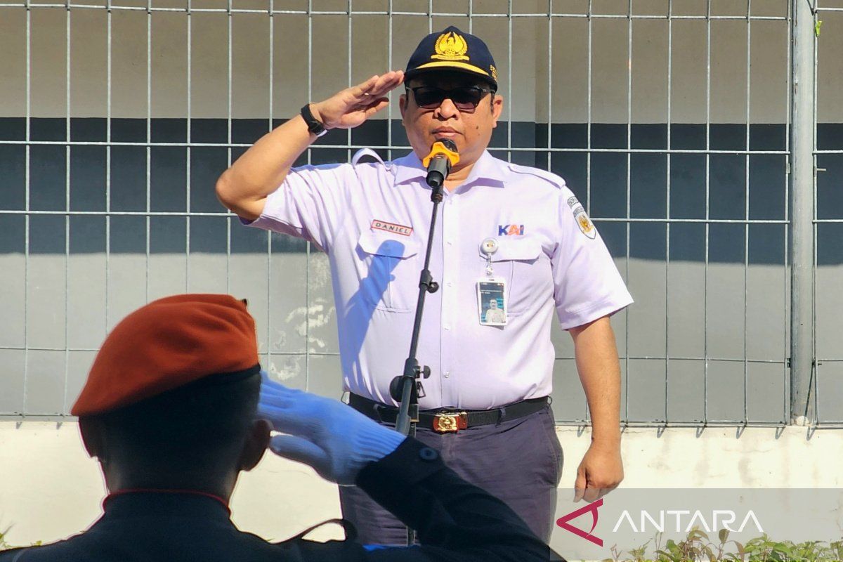 KAI Semarang menambah rangkaian sejumlah KA hadapi libur akhir tahun