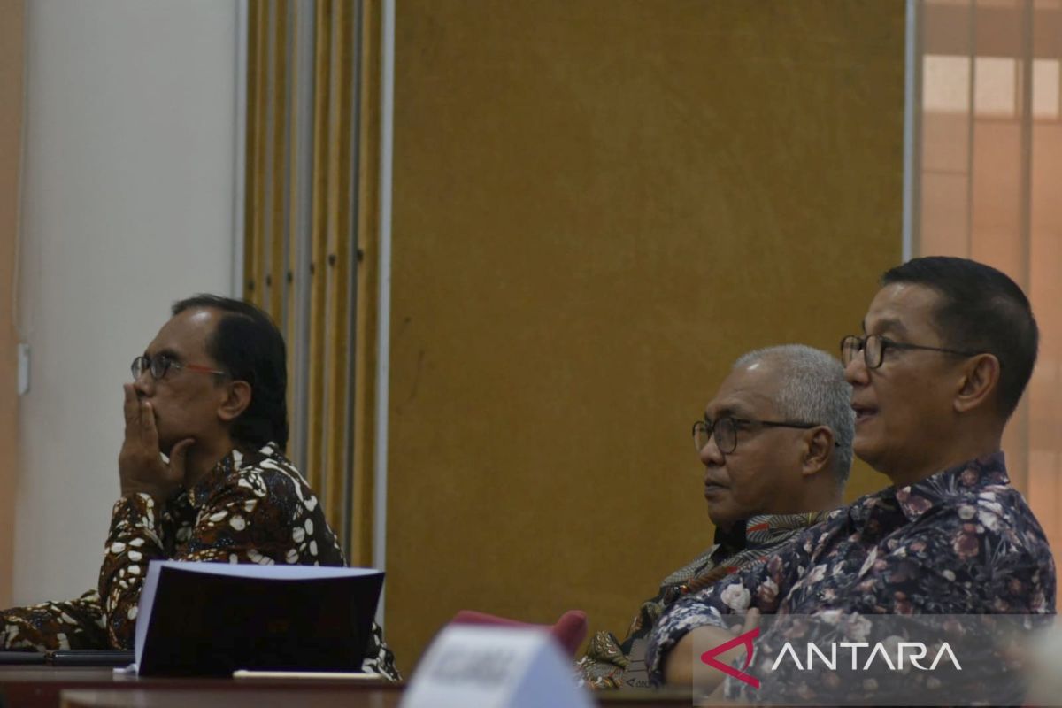 Dewas dan Direksi LKBN ANTARA hadir di sidang doktoral Nina Kurnia Dewi