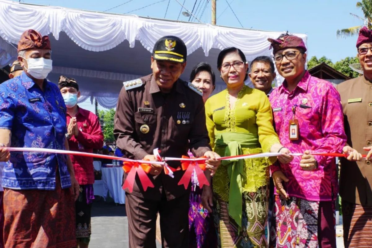 Bupati Buleleng operasikan jembatan Bakung dan Bebetin