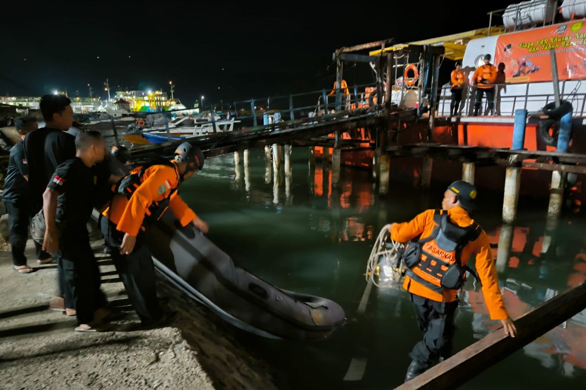 Kapal Tenggelam, 13 kru berhasil diselamatkan dan 8 orang dalam pencarian