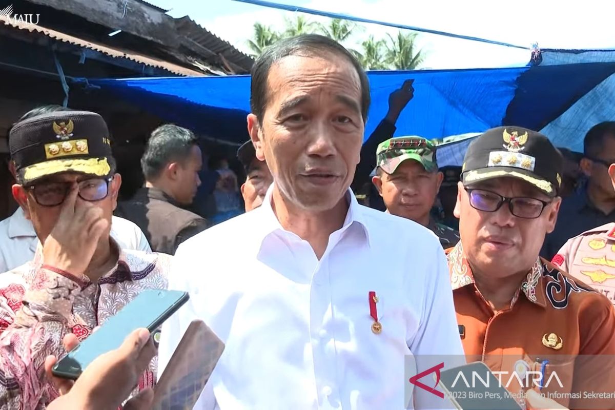 Jokowi sebut harga rawit dan bawang merah di Pasar Waru Penajam baik