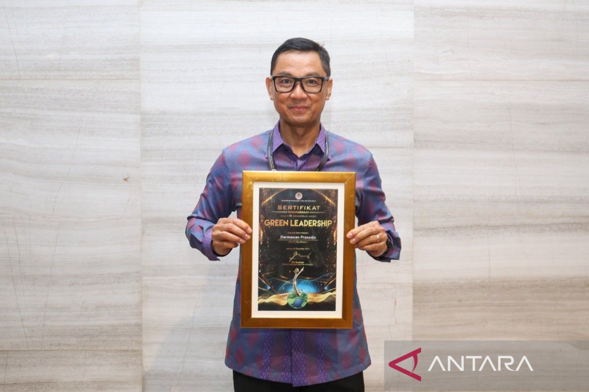 Dua tahun berturut-turut, Darmawan Prasodjo Raih Green Leadership Utama Award, PLN pecah rekor borong 20 Proper Emas KLHK 2023