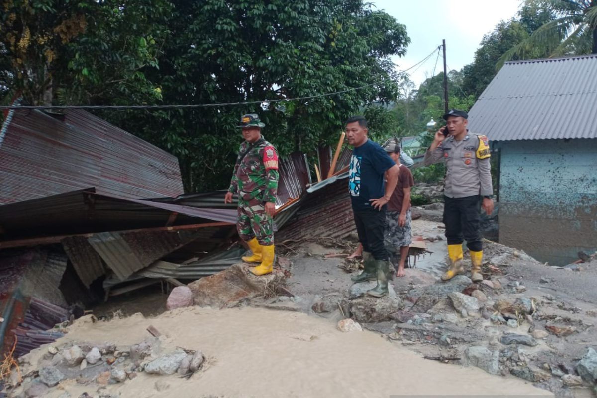 Banjir bandang di Purbatua Taput sebabkan 17 keluarga mengungsi