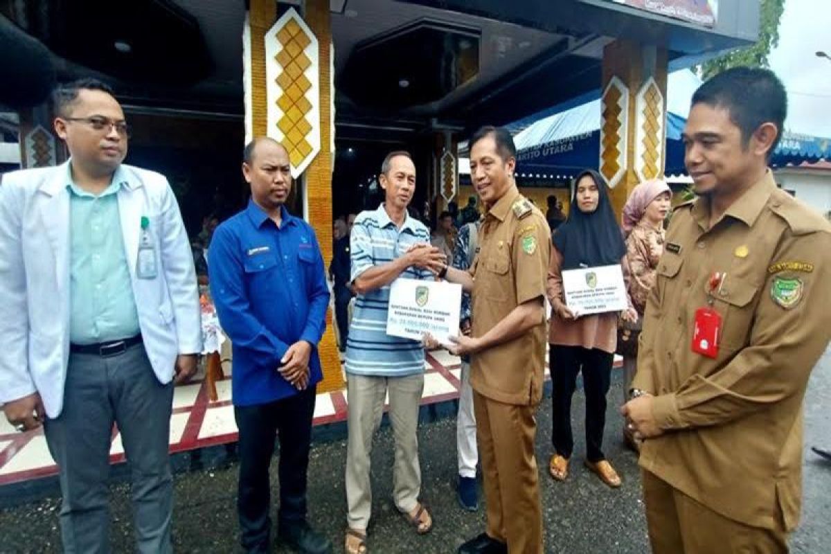 Pemkab  Barito Utara serahkan bantuan untuk korban kebakaran