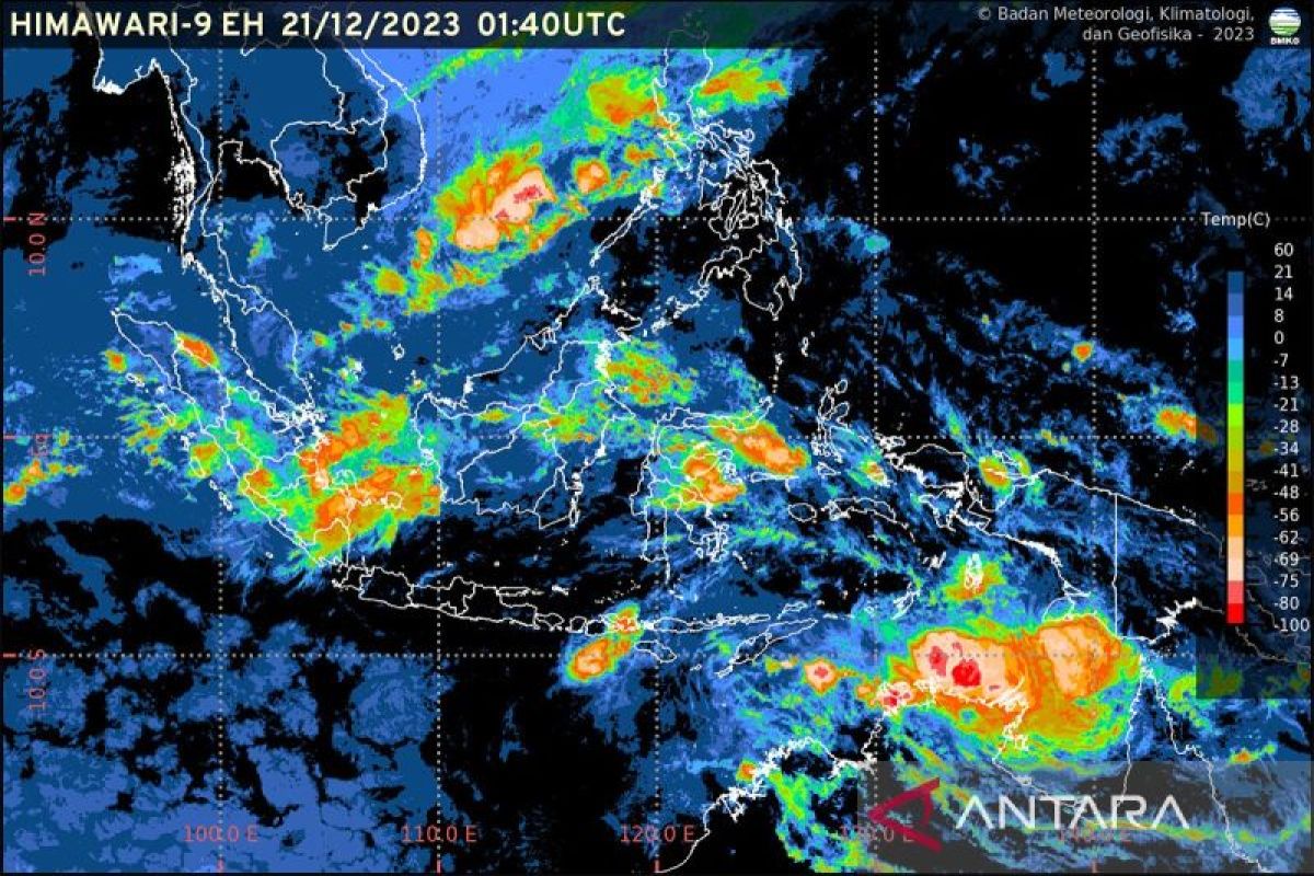 Cuaca cerah hingga hujan ringan diprediksi landa kota-kota besar