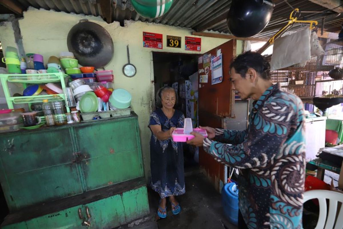 Pemkot Surabaya data penerima program permakanan cegah bantuan ganda