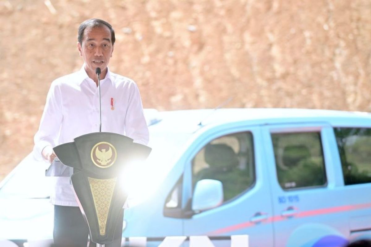 Presiden Jokowi luncurkan transportasi publik ramah lingkungan di IKN Nusantara