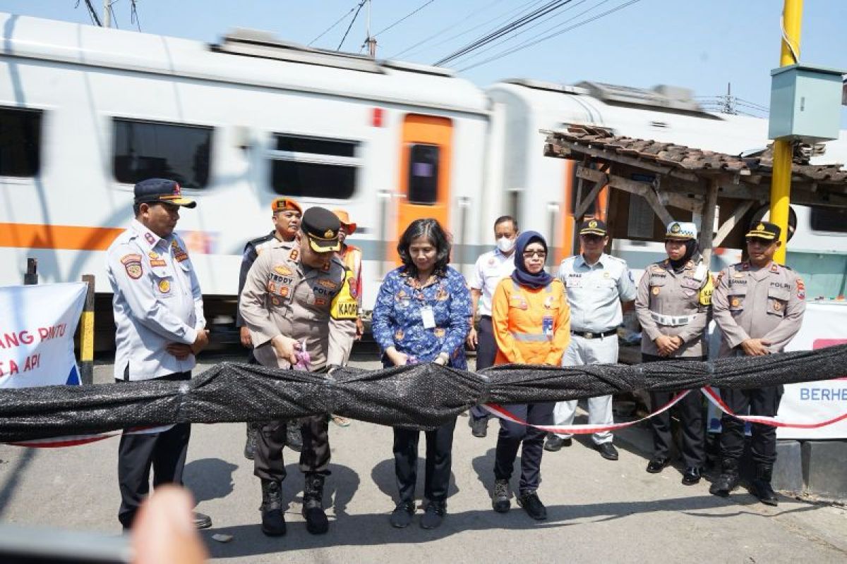 Pemkot Kediri bangun palang pintu pelintasan kereta api