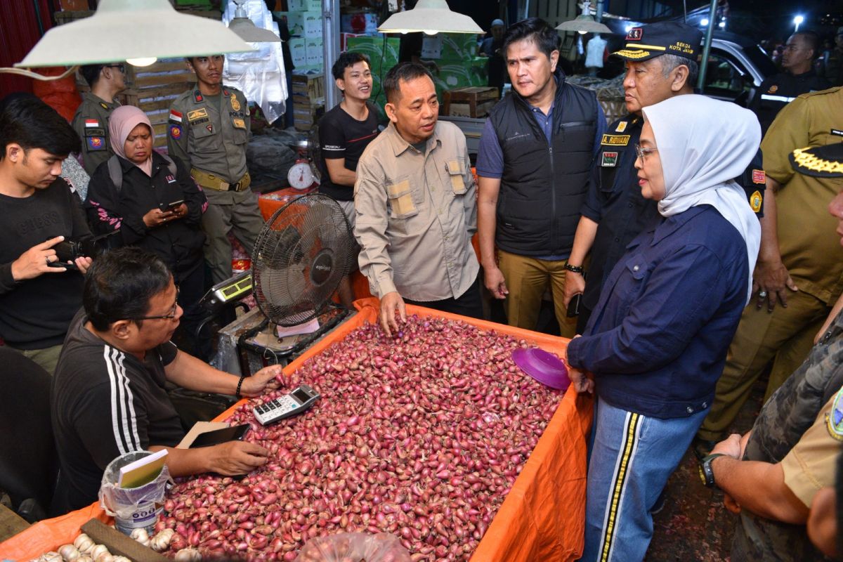 Penjabat Wali Kota Jambi tinjau pasokan dan harga pangan di Pasar Induk Talang Gulo