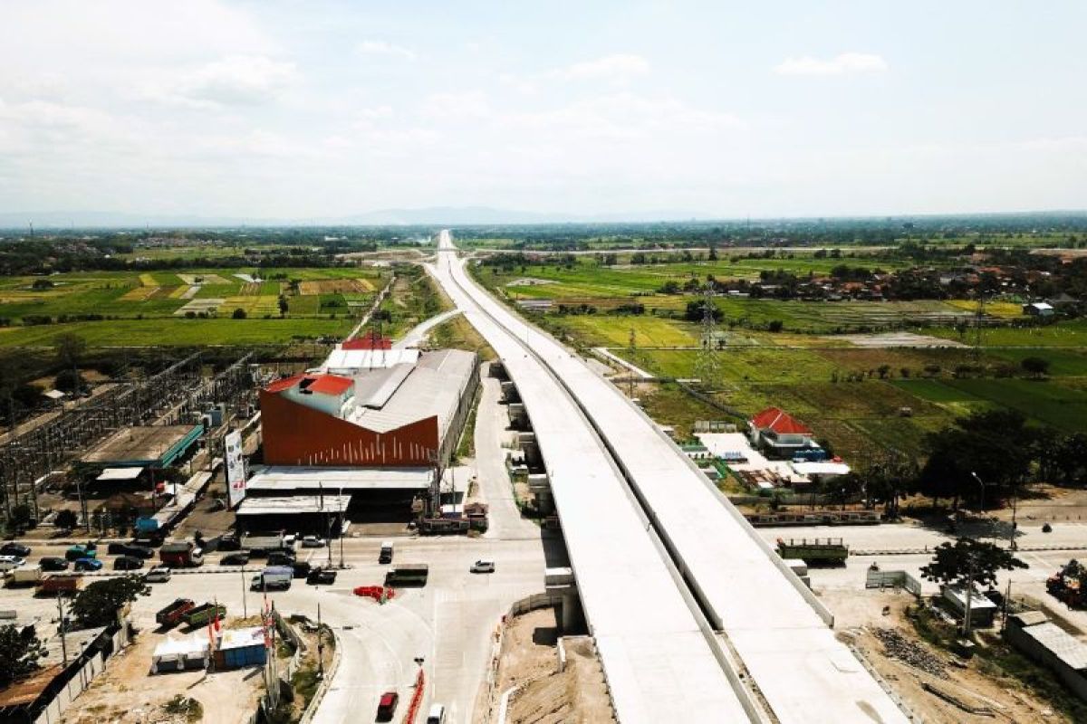 Jalur fungsional Tol Solo-Yogyakarta-YIA Kulonprogo mulai dioperasikan