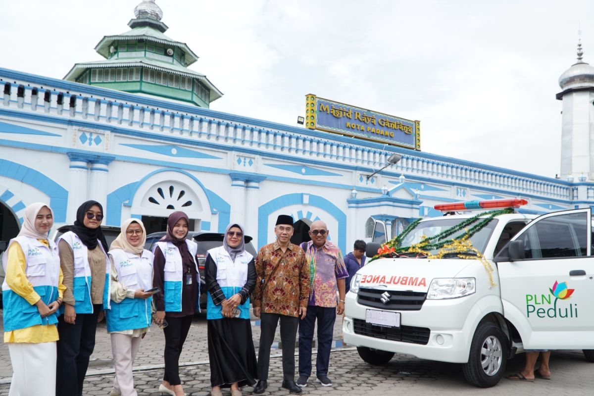 Berkat PLN Peduli, Masjid Raya Ganting dapatkan mobil Ambulance pertama