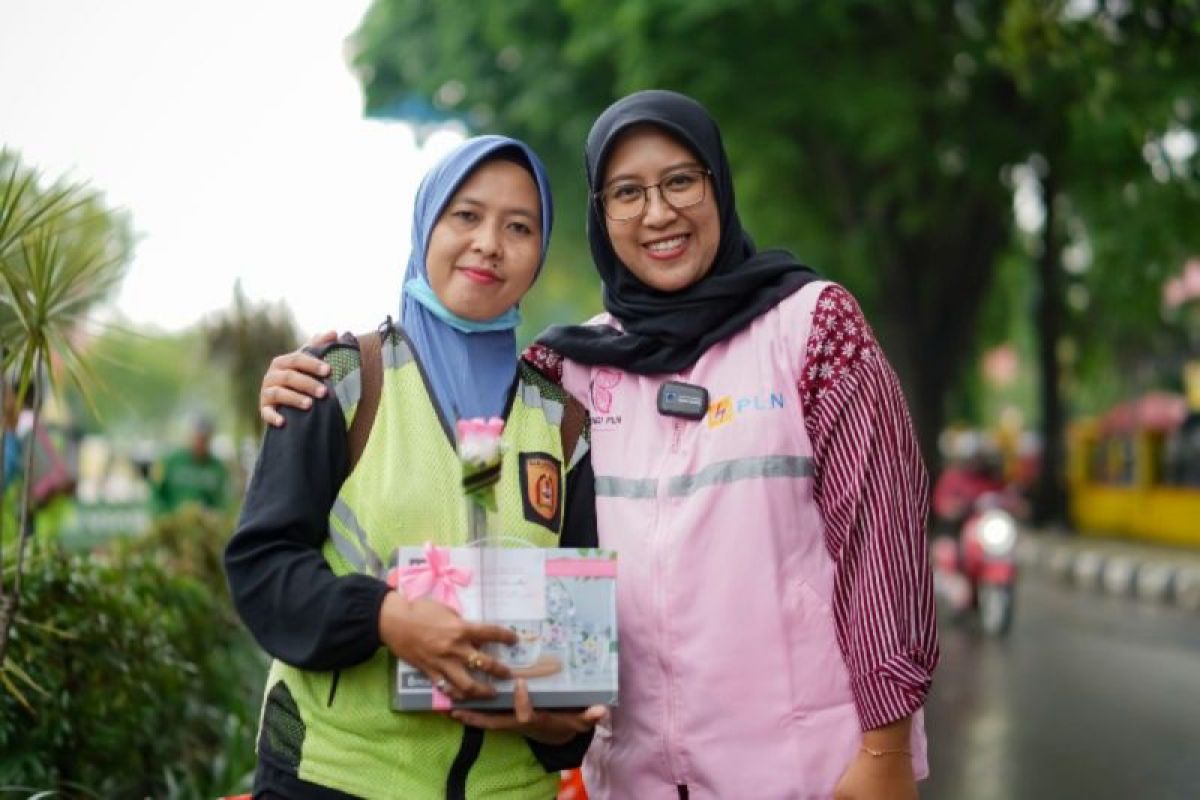 PLN UID Kalselteng bersama Srikandi apresiasi wanita tangguh di Hari Ibu