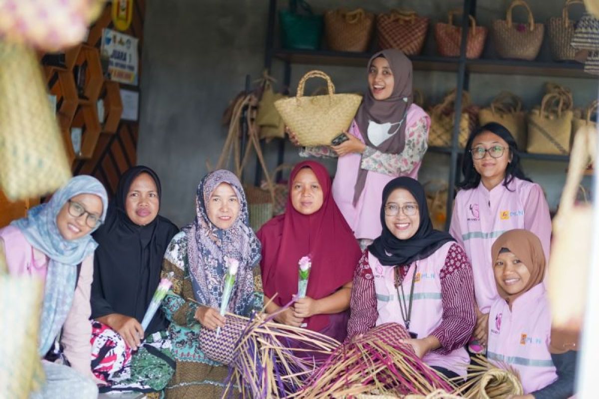 Kalsel kemarin, Jembatan Sungai Bulan-Teluk Sirih hingga Srikandi PLN UID Kalselteng