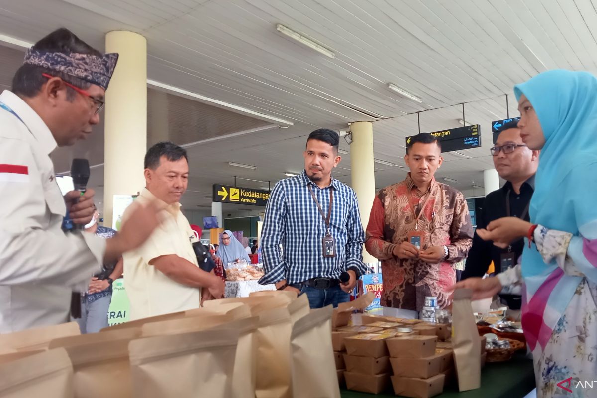 PNM bantu nasabah binaan promosi usaha di Bandara Jambi