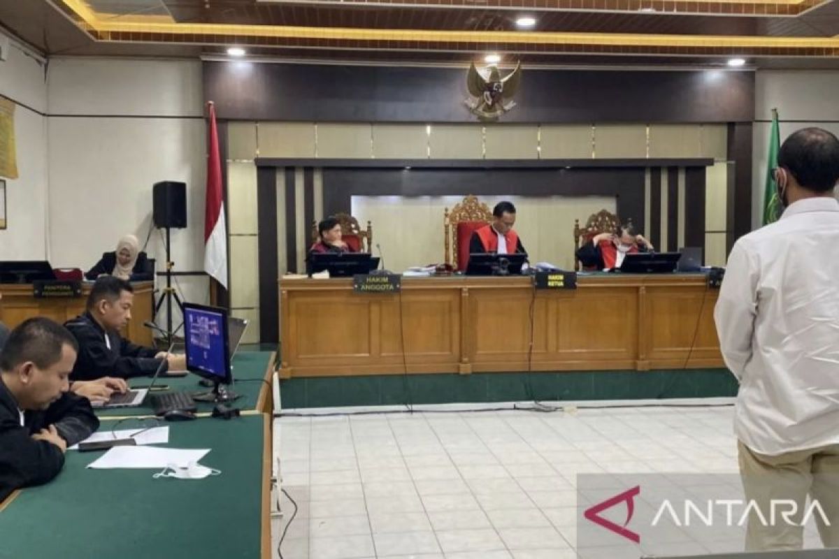 Hakim vonis auditor BPK Riau 4 tahun 3 bulan penjara