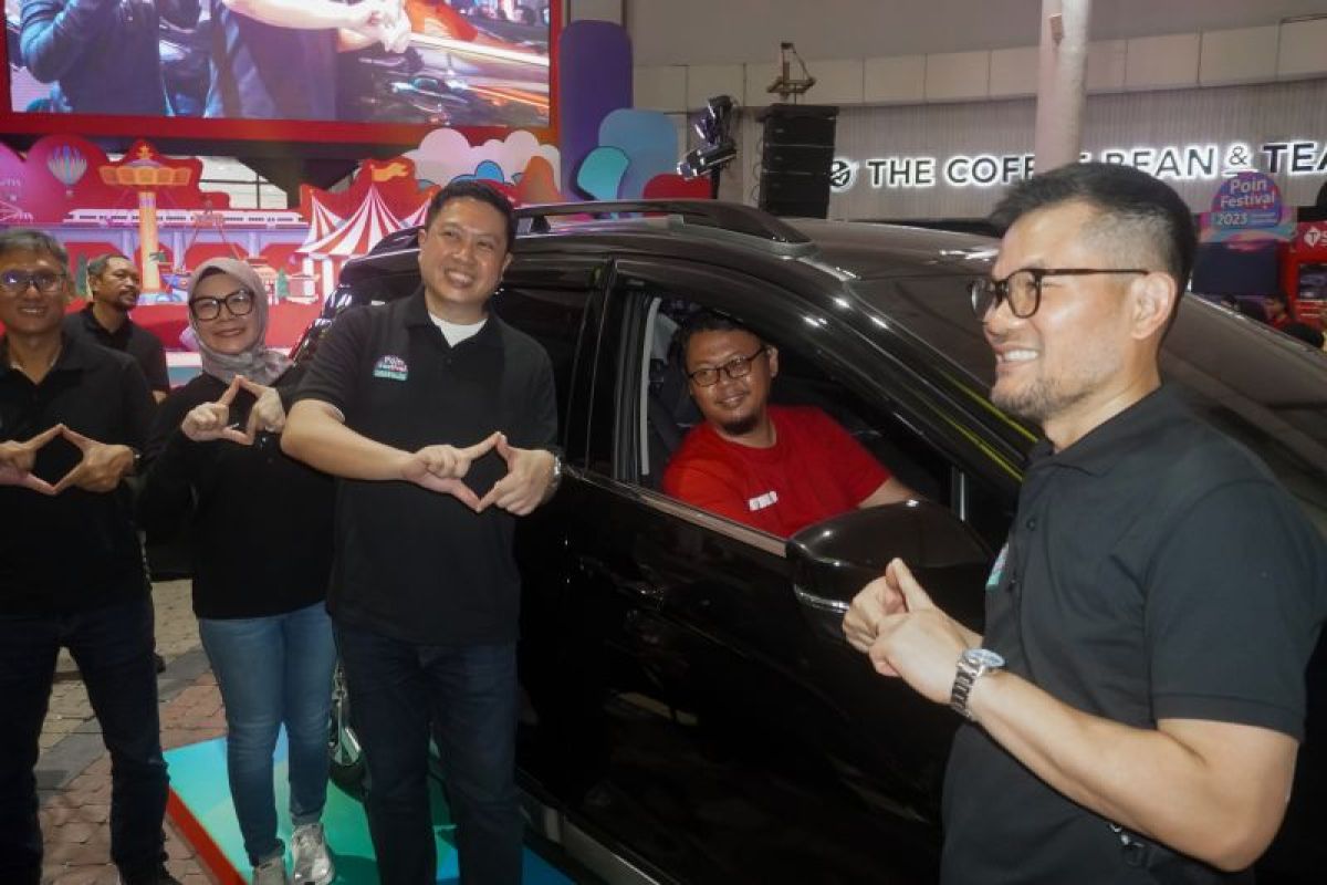 Pelanggan Telkomsel asal Depok dapat mobil dari Telkomsel Poin Festival