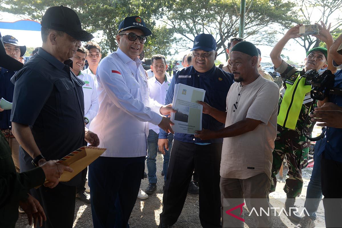 FOTO - Wamentan RI tanam padi di Aceh Besar