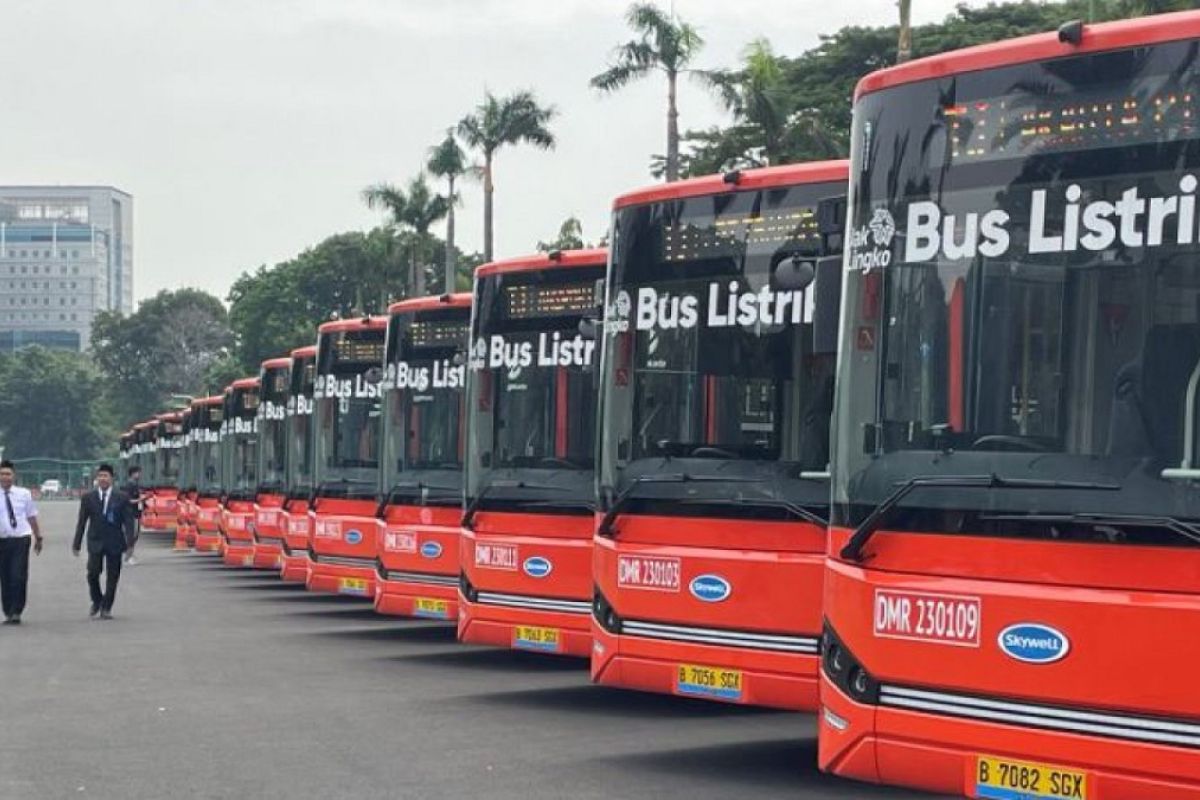 Kadishub DKI Syafrin Liputo acungi jempol untuk peluncuran 26 unit bus listrik TransJakarta