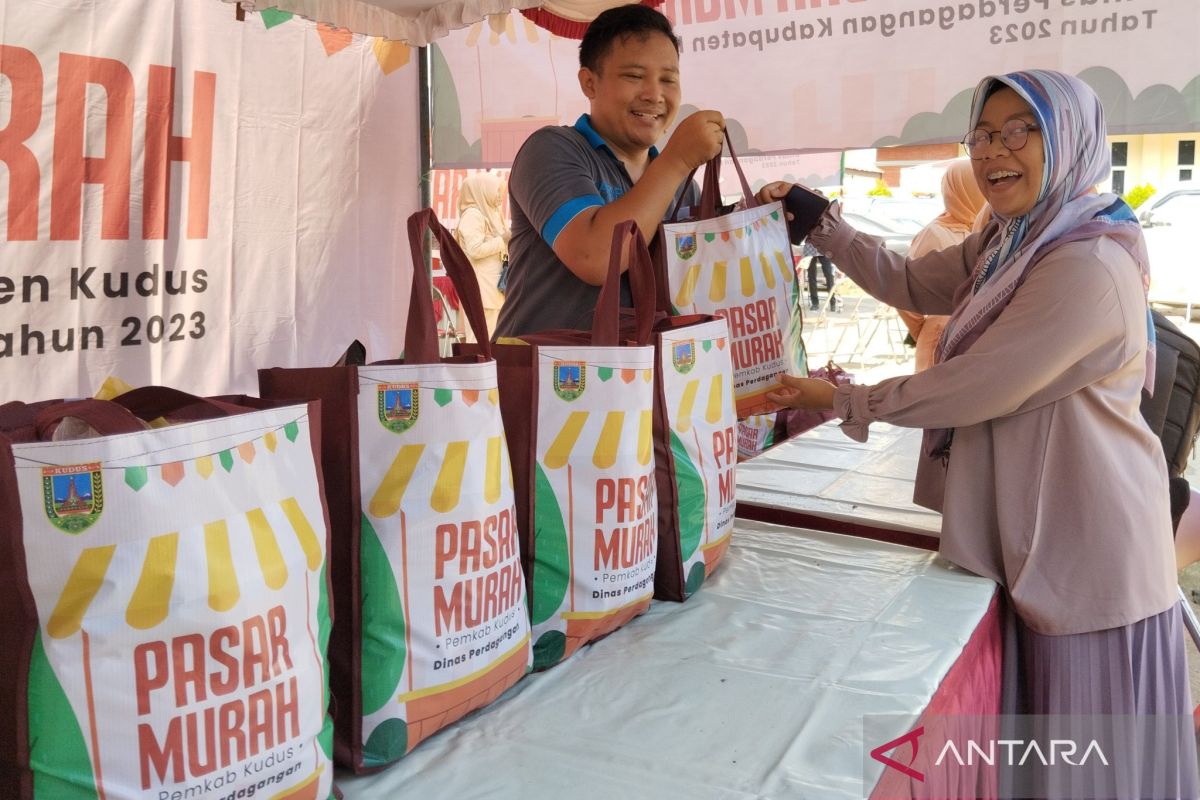 Pemkab  Kudus gelar pasar murah stabilisasi harga