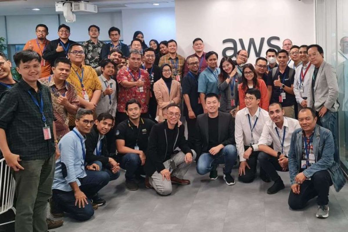 Indosat, XL Axiata, Axiata Digital Labs, dan AWS kolaborasi perkenalkan SinergiAPI Portal di Indonesia