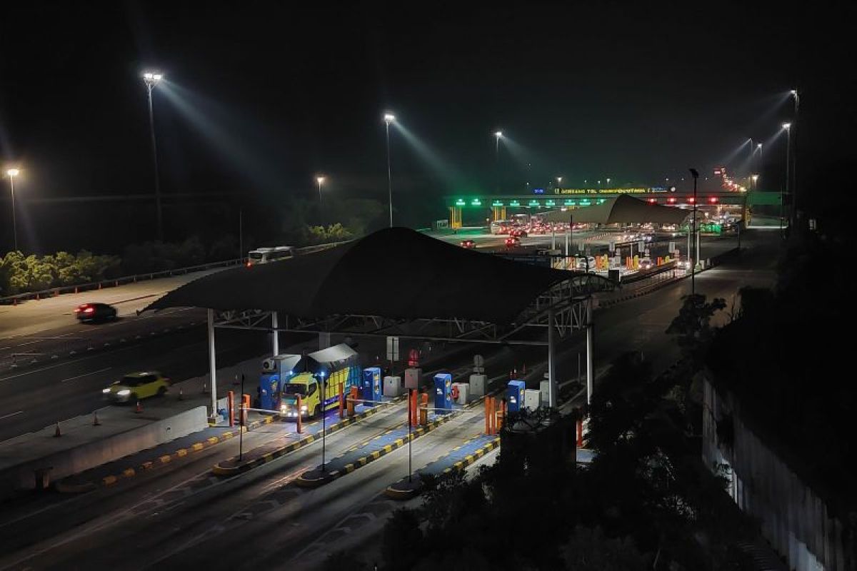 53 ribu kendaraan tinggalkan Jakarta melalui Jalan Tol Japek pada H-2 Natal 2023