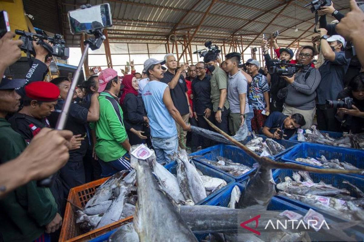 Ganjar sebut nelayan kapal besar terbebani setoran 'bajak laut'