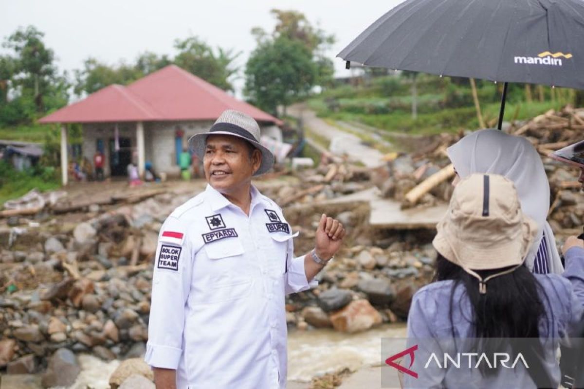 Bupati Solok datangi lokasi banjir bandang di Nagari Surian