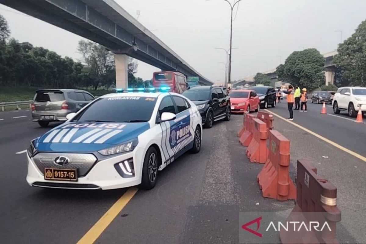 "Contraflow" sepanjang 18 kilometer diterapkan di Tol Jakarta-Cikampek