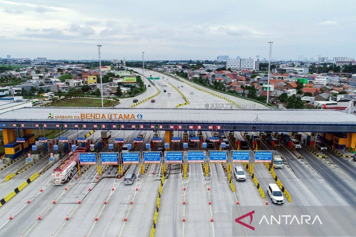 H-3 Natal lalu lintas di tol ke Bandara Soetta meningkat 10,83 persen