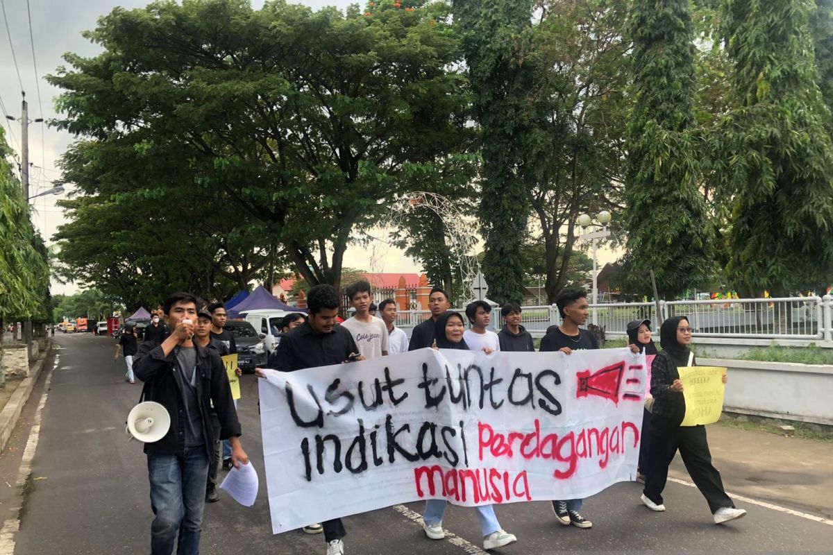 Mahasiswa Unimal Lhokseumawe gelar aksi teatrikal, desak Polri usut tuntas pengungsi Rohingnya