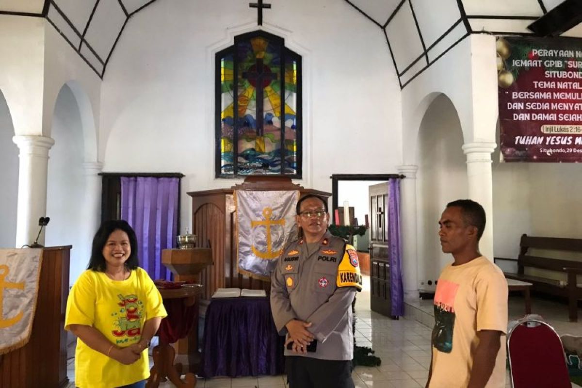 Polres Situbondo Jarim menyiagakan personel di gereja amankan perayaan Natal
