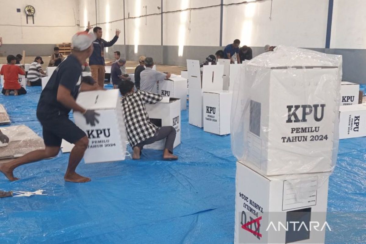 KPU Kota Cirebon lakukan perakitan 5.130 kotak suara Pemilu 2024 - ANTARA