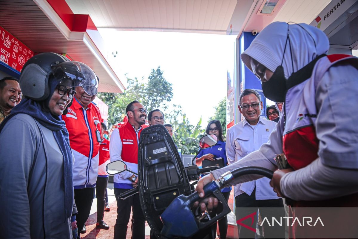 Menteri ESDM dan Pertamina Patra Niaga tinjau kesiapan layanan energi