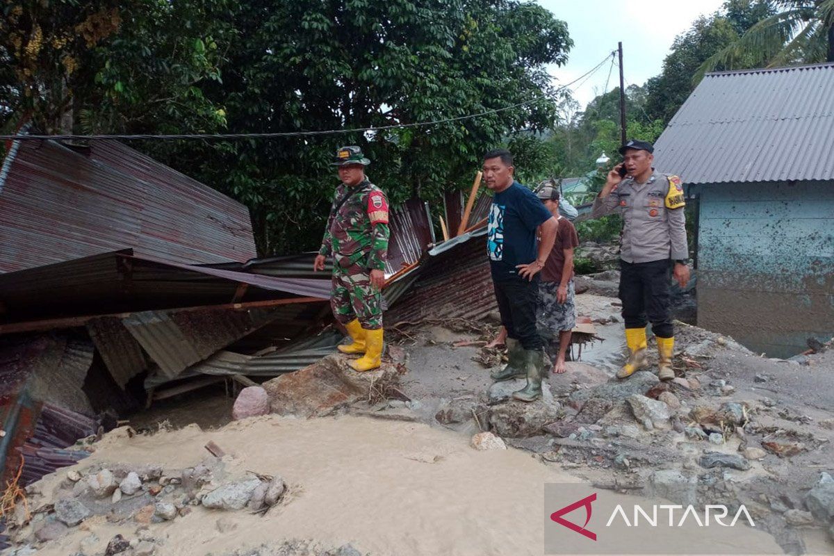 Banjir di tujuh desa  di Labuhanbatu Selatan mulai surut