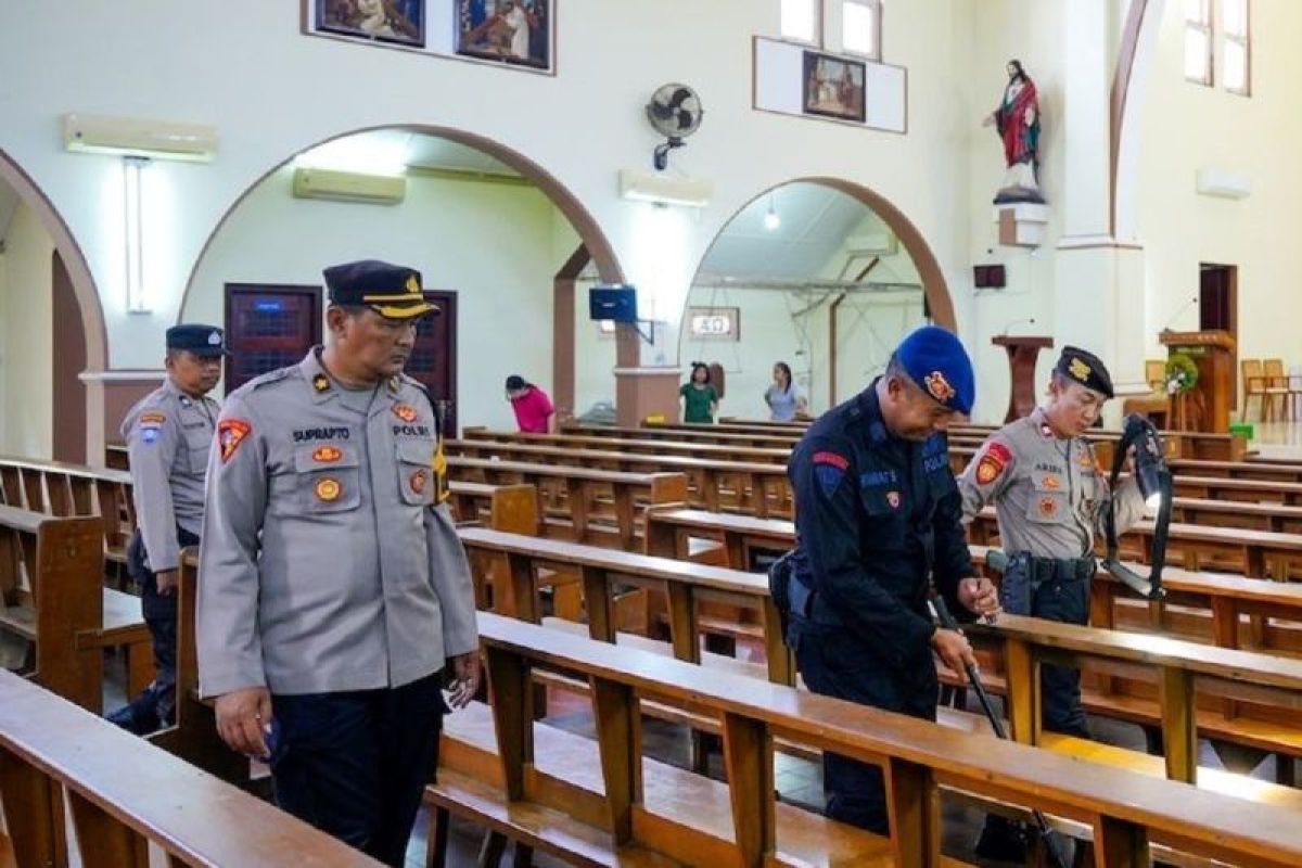Polres Madiun Kota sterilisasi gereja cegah gangguan misa Natal