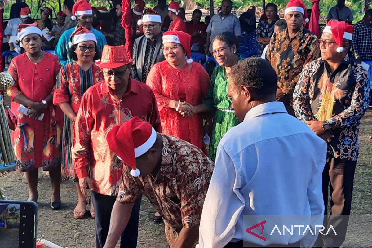 Perayaan Natal Teluk Wondama dilakukan di distrik terpencil Papua