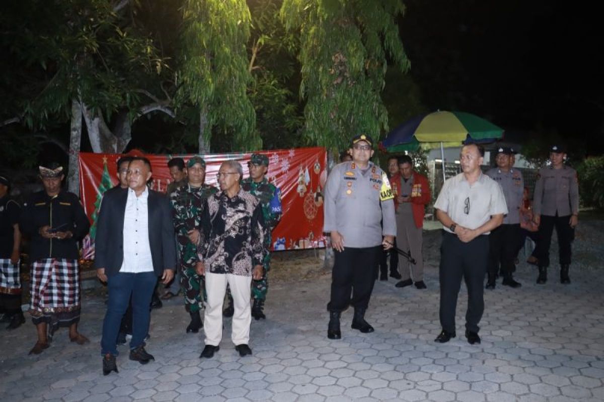 Personel Kepolisian jaga 78 gereja di Lampung Selatan