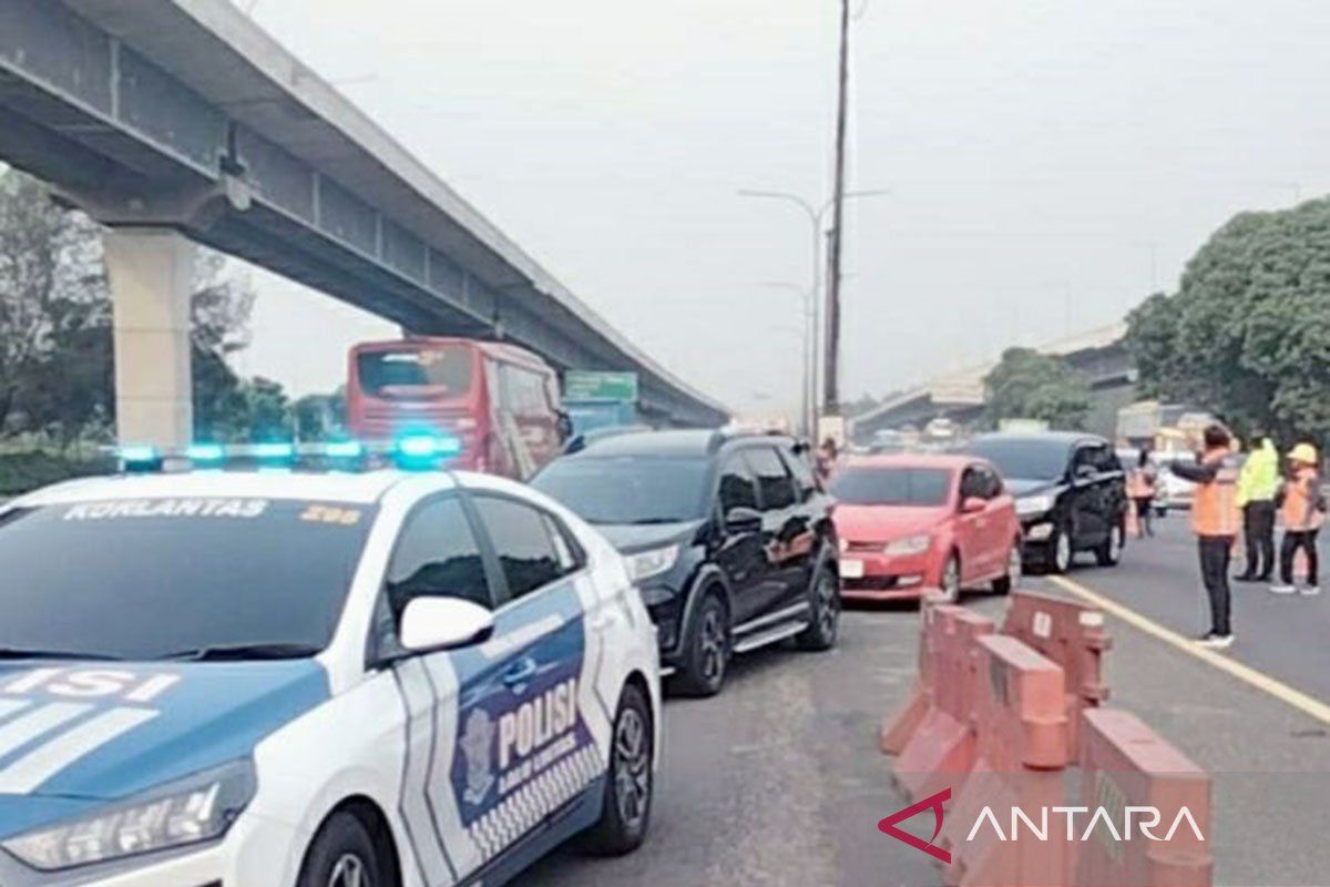 Contraflow kembali diterapkan di KM 55-65 jalan Tol Jakarta-Cikampek