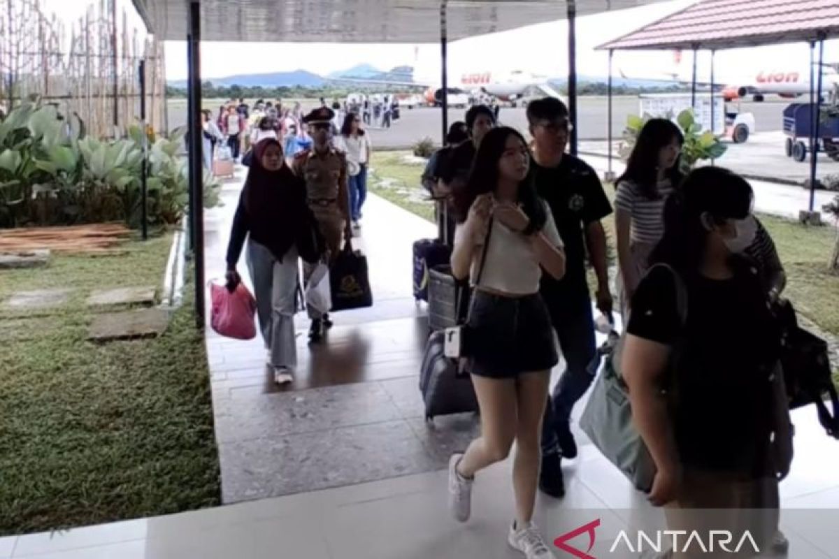 Pergerakan penumpang libur Natal di bandara Belitung tembus 2.893 orang