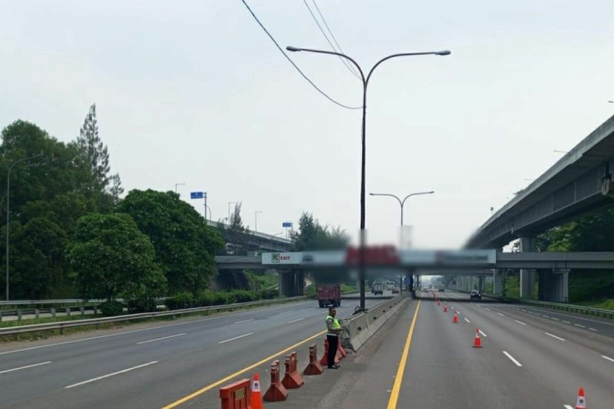 Lalu lintas lancar, contraflow di Tol Jakarta-Cikampek dihentikan