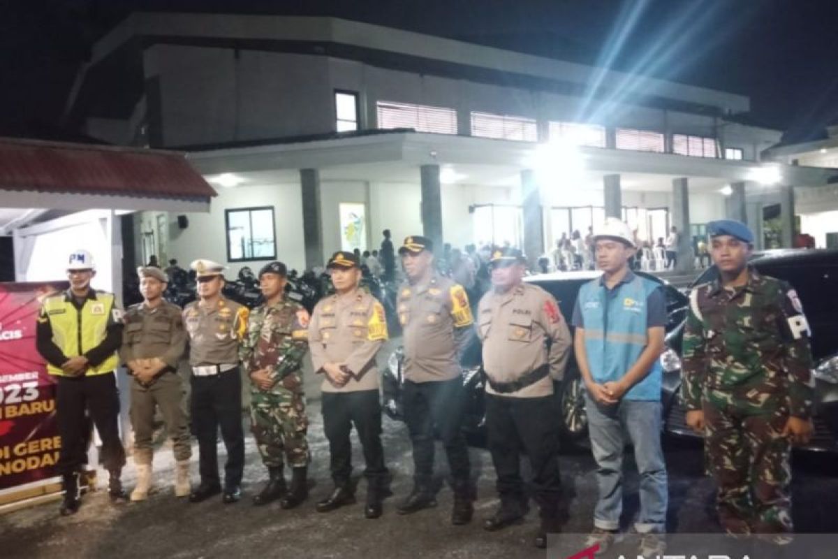 100 personel gabungan amankan perayaan malam Natal di Belitung