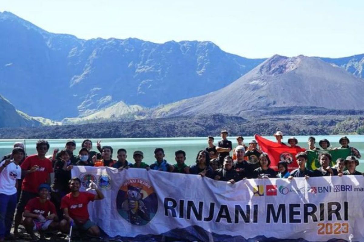 Balai TNGR bersihkan sampah di kawasan Gunung Rinjani