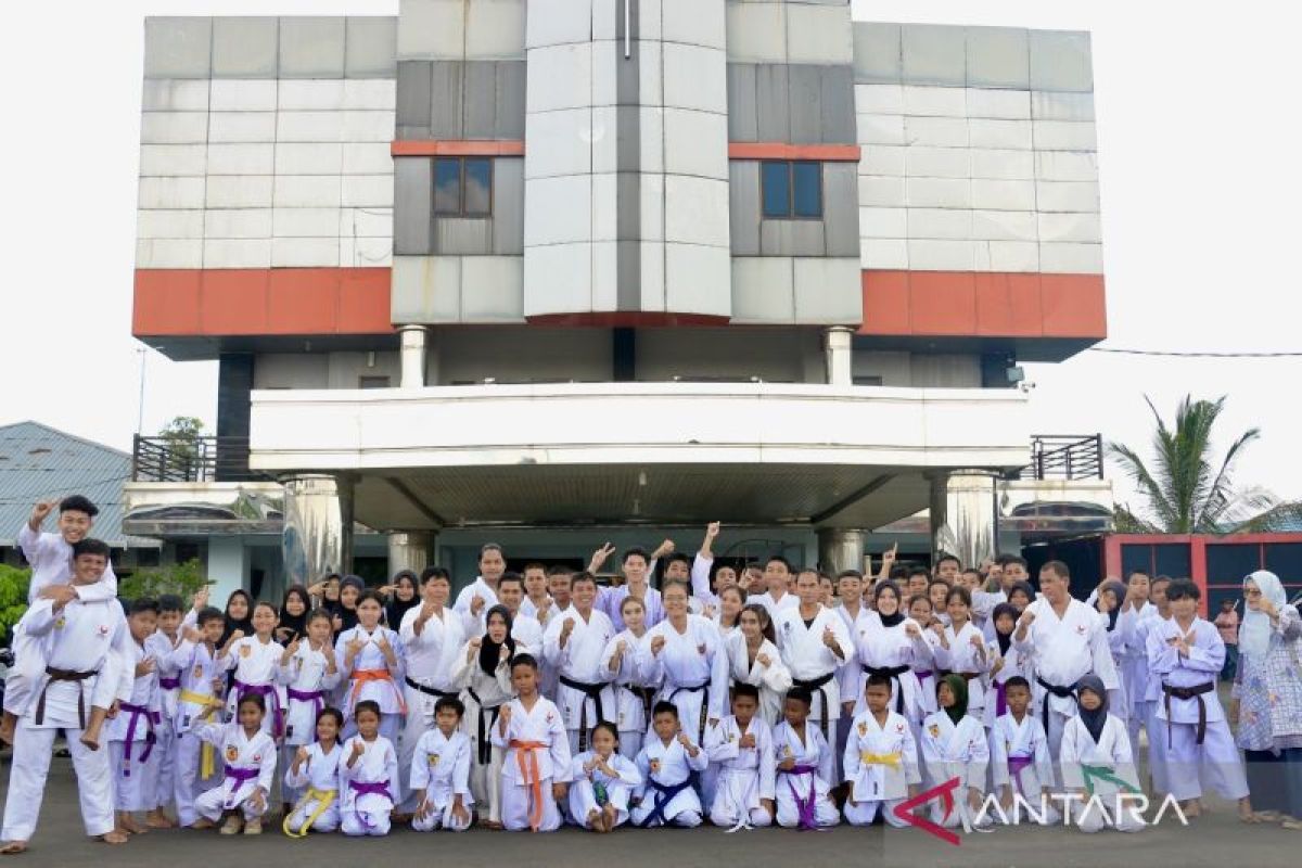Karateka ASKI Banjarmasin ikuti ujian kenaikan tingkat sabuk