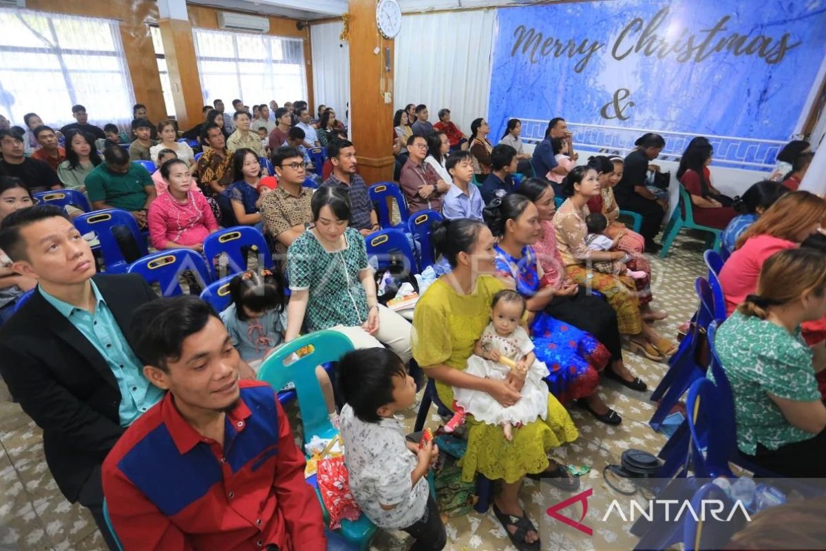 Puluhan personel Polri amankan perayaan Natal di Aceh Barat