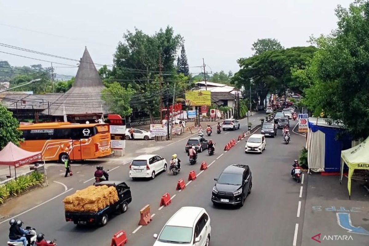 Polda Jatim pantau arus lalu lintas di Kota Wisata Batu